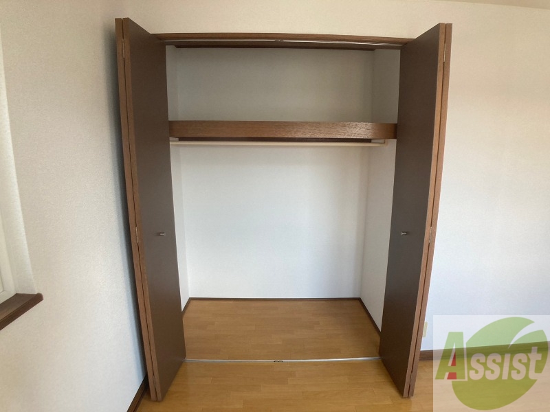 収納　寝室の収納です。部屋がすっきり片付きます。