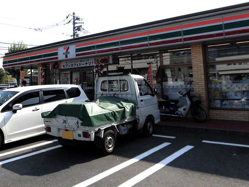 コンビニ　セブンイレブン新小平駅前店（コンビニ）まで579m