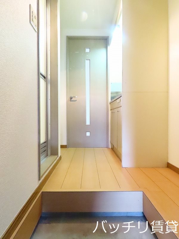 玄関　同型タイプの為、現状を優先致します。