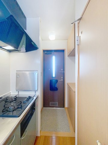 玄関　※同建物ほかのお部屋の写真です。