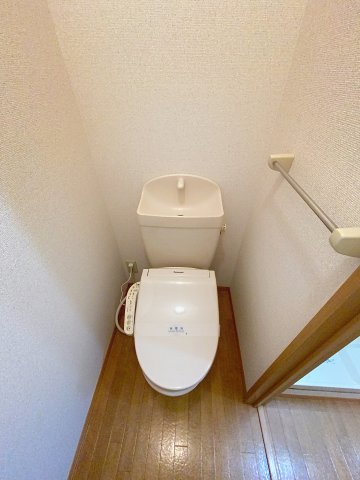 トイレ　※同建物ほかのお部屋の写真です。