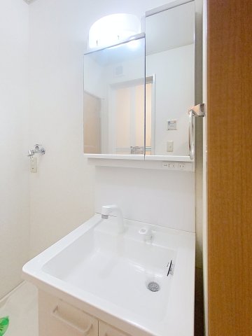 洗面設備　※同建物ほかのお部屋の写真です。