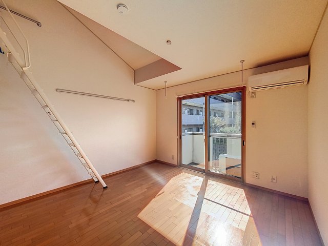 居室・リビング　※同建物ほかのお部屋の写真です。