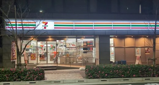 コンビニ　セブンイレブン築地駅前店（コンビニ）まで261m