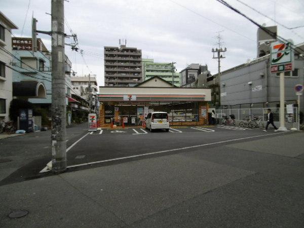 コンビニ　セブンイレブン（コンビニ）まで220m