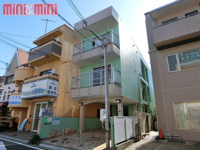 建物外観　パステルカラーでオシャレな外観です。