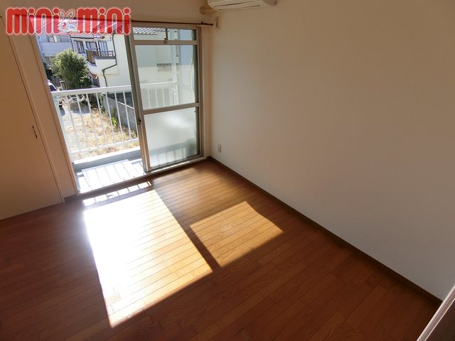 居室・リビング　しっかり日光浴できそうです。