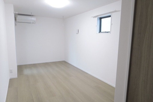 居室・リビング　8.9帖のフローリングのお部屋です☆