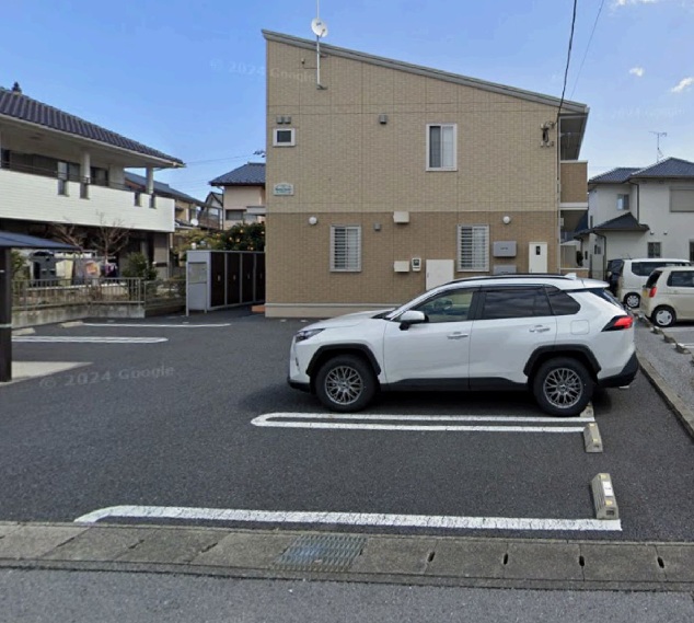 駐車場　決められた場所に駐車お願いします