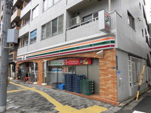 コンビニ　セブンイレブン港区三田5丁目店（コンビニ）まで297m