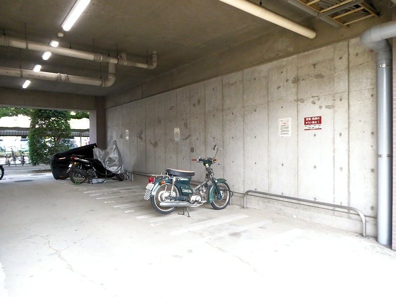 その他共有部分　バイク置き場（有料）完備