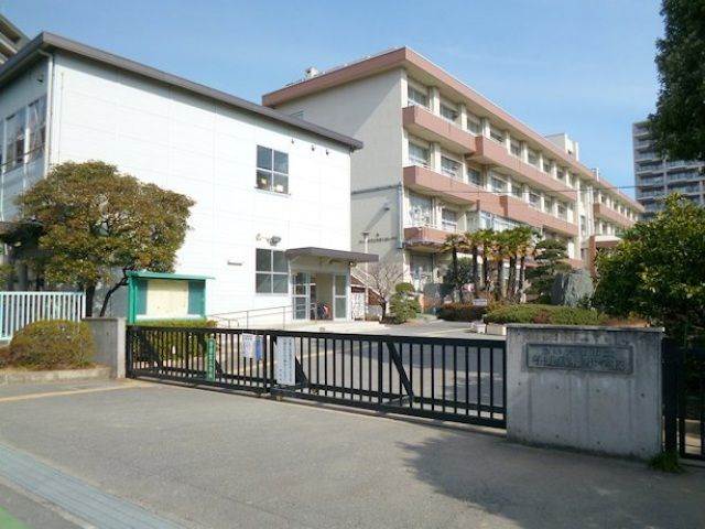 小学校　さいたま市立与野八幡小学校（小学校）まで563m