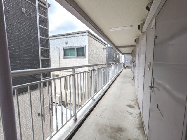 ロビー　通路