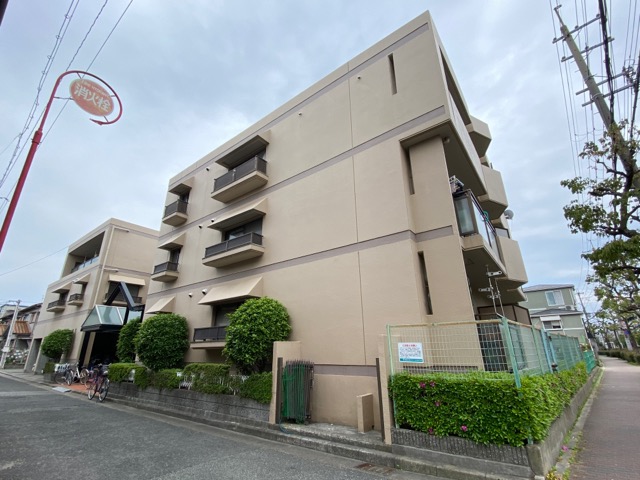 建物外観　敷地内に駐車場あります！