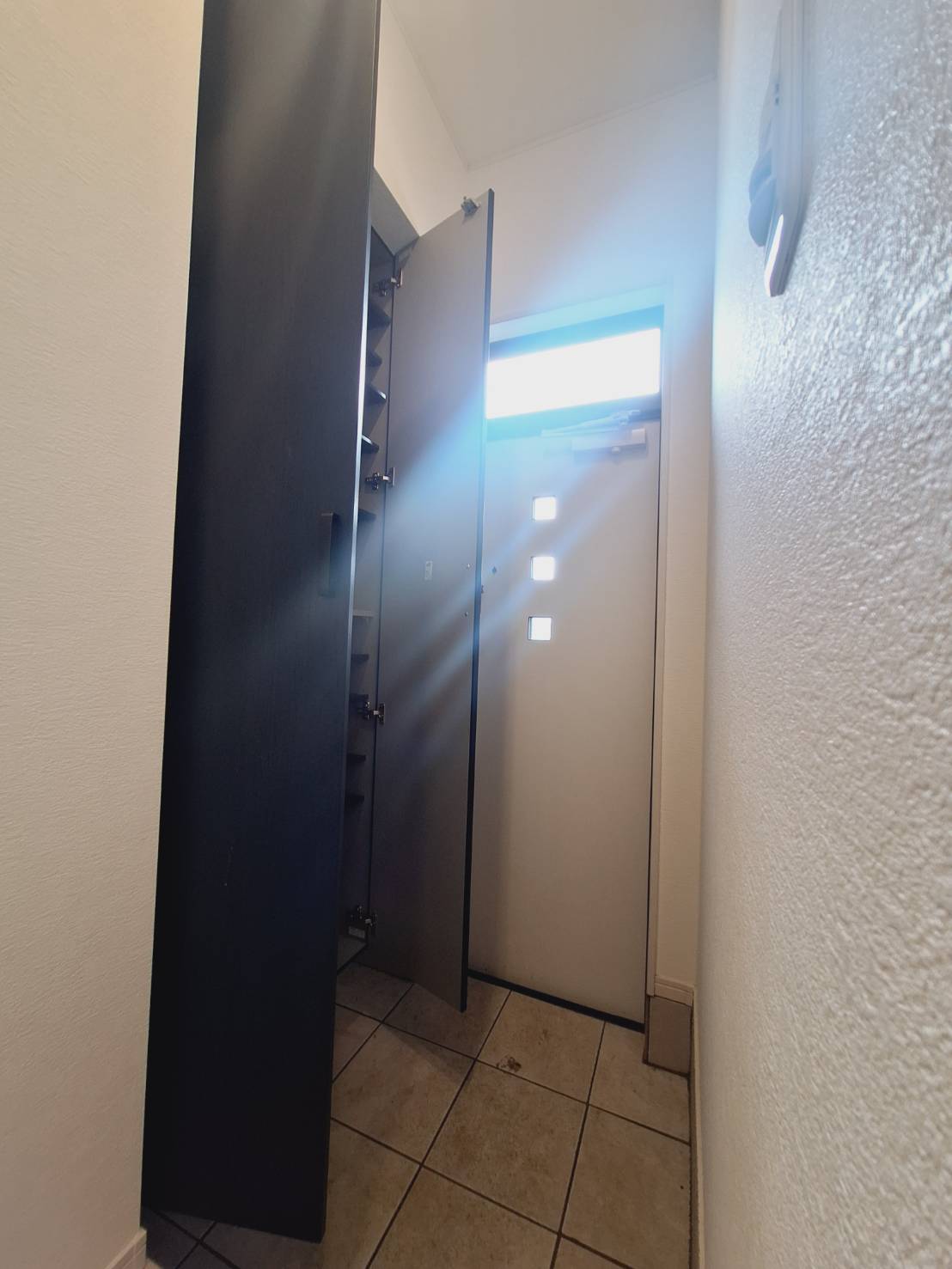 収納　大きめの玄関収納がついております。 ※別室　参考写真※