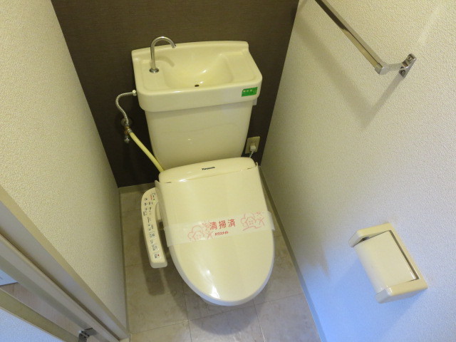 トイレ　洗浄機能付暖房便座