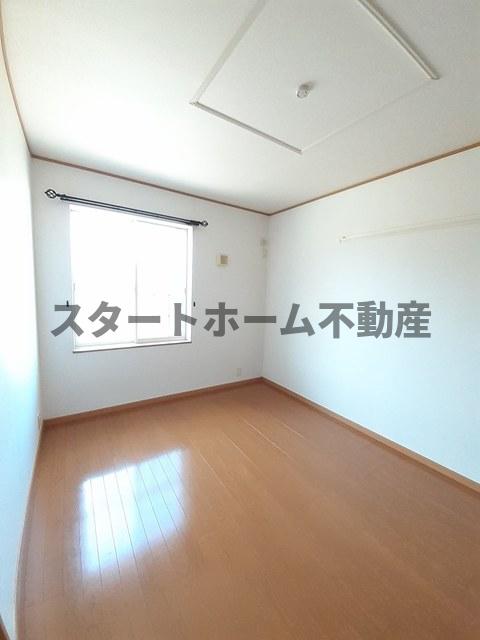 その他部屋・スペース　広くて明るい寝室