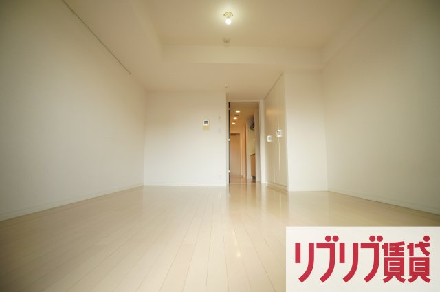 ＪＲ総武線 千葉駅 徒歩5分 13階建 築19年の居間写真