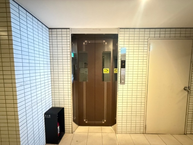 ロビー　エレベーター