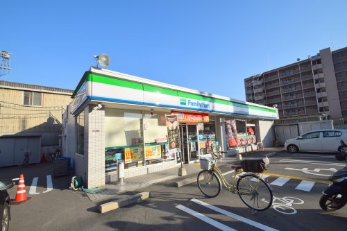 コンビニ　ファミリーマート 鶴見諸口一丁目店（コンビニ）まで484m