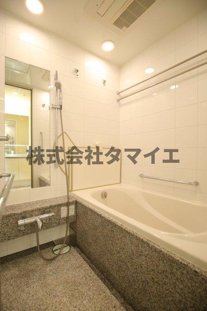 バス・シャワールーム　ゆったり過ごせるお風呂です