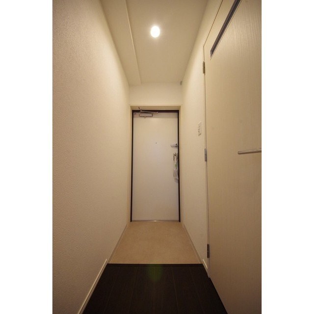 玄関　※同物件別部屋参考画像