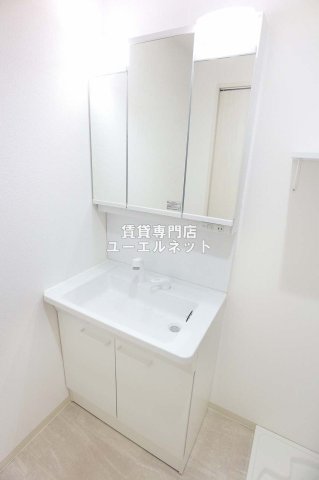 洗面設備　清潔感ある独立洗面台で毎日気持ちよく♪
