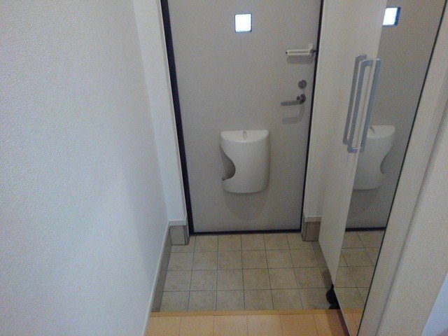 玄関　収納もある玄関です