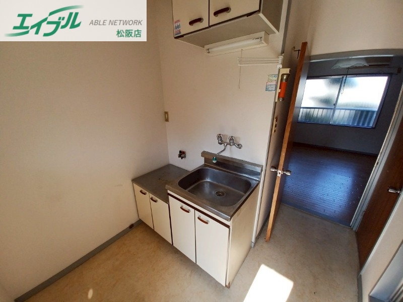キッチン　同物件別部屋の写真
