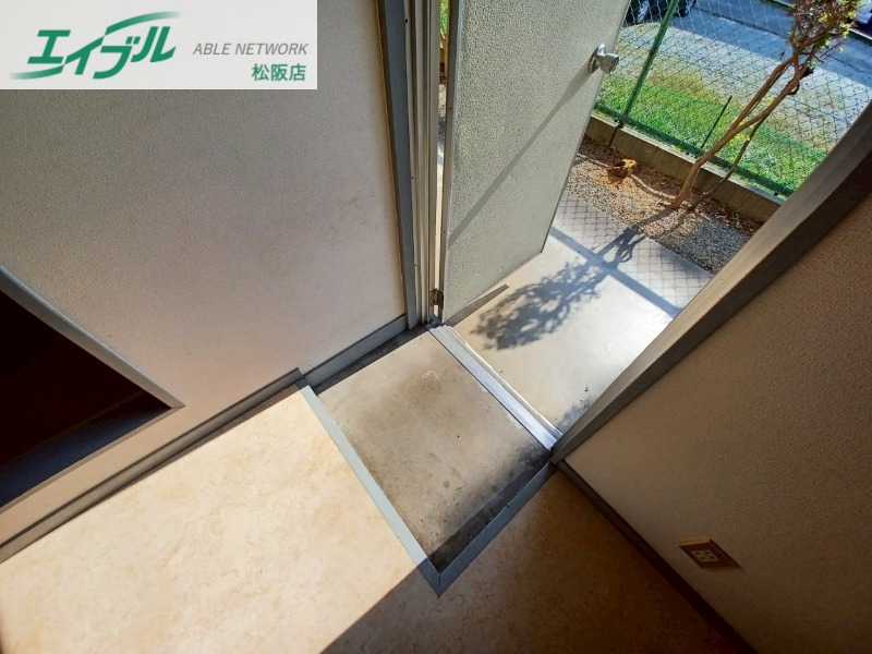 玄関　同物件別部屋の写真