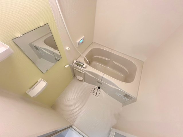バス・シャワールーム　広めのお風呂は一日の疲れを癒してくれます。