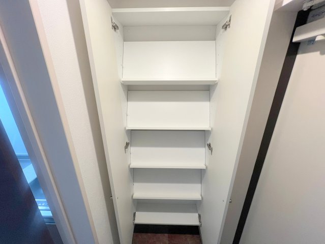 収納　ロビーにある各部屋毎のメールボックス。