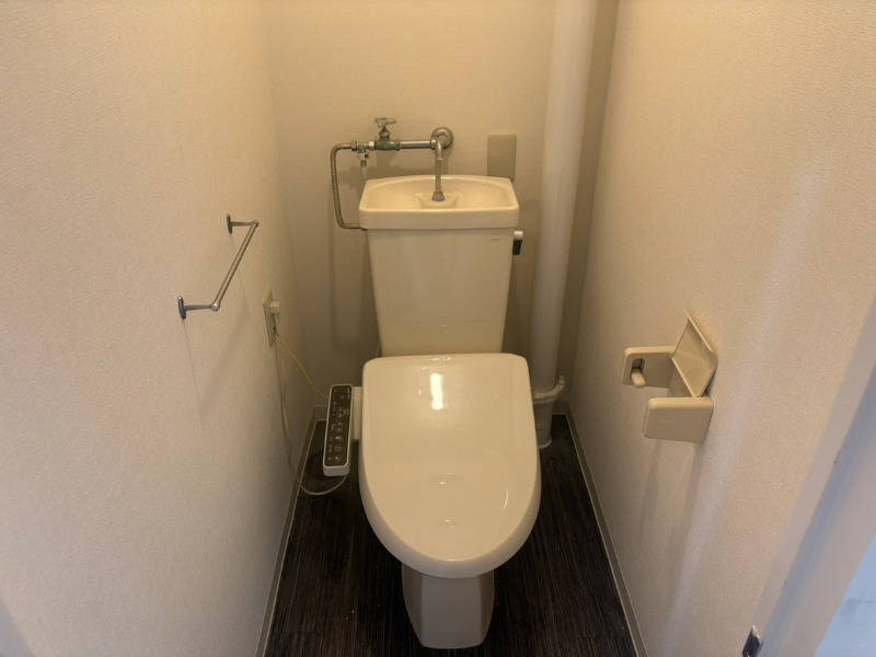 トイレ　落ち着いた色調のトイレです♪