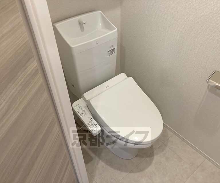 トイレ　嬉しいウォシュレット付き・