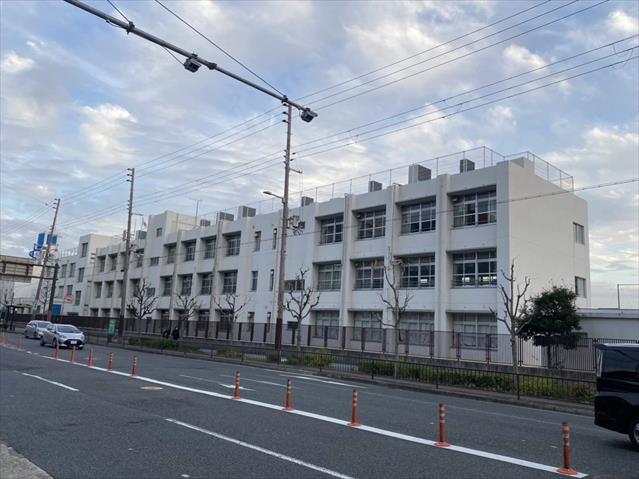 中学校　中野中学校（中学校）まで680m
