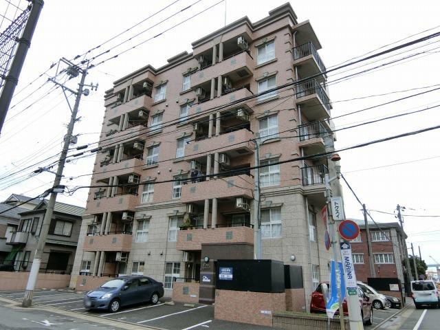 駐車場　建物外観