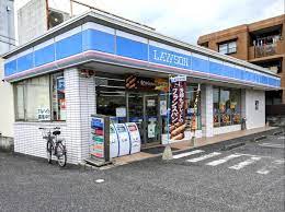 コンビニ　ローソン貴生川駅前店（コンビニ）まで852m