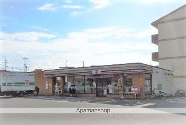 コンビニ　セブンイレブン（コンビニ）まで556m