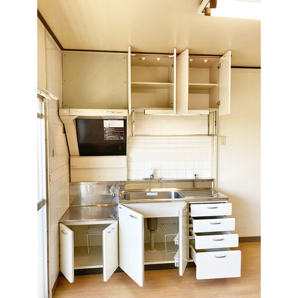 キッチン　レンジフード一体型給湯器(お湯の温度は5段階の調整が可能です