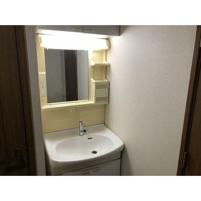洗面設備　嬉しい独立洗面台付き。