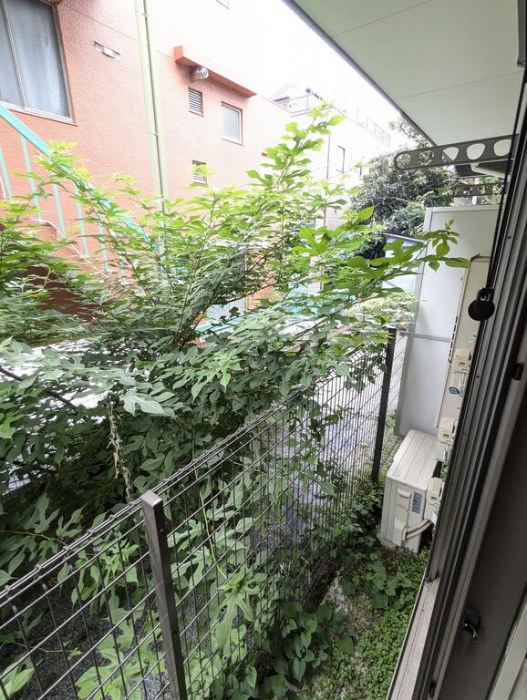 バルコニー　洗濯物を干すことができます。