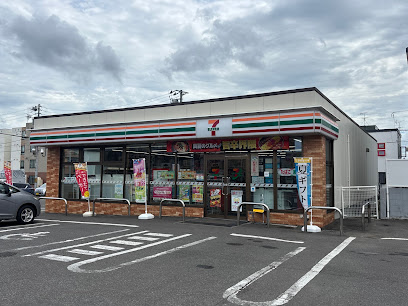 コンビニ　セブンイレブン北27条店（コンビニ）まで708m