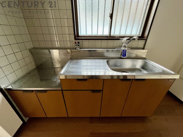 キッチン　窓付きキッチンで換気もしやすくオススメです！