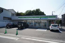 コンビニ　ファミリーマート 弦巻一丁目店（コンビニ）まで464m