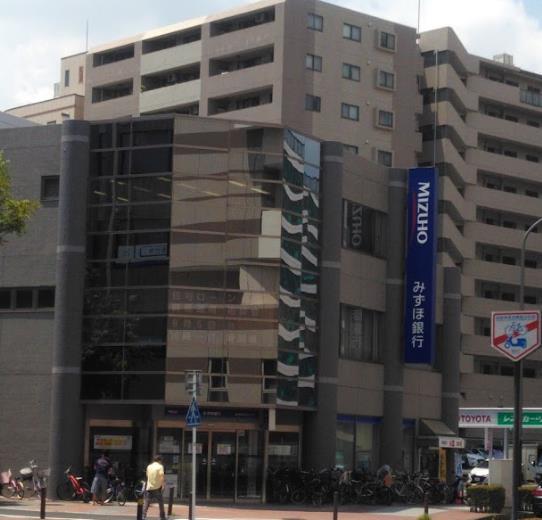 銀行　みずほ銀行港北ニュータウン支店（銀行）まで596m