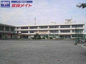 中学校　伊勢市立桜浜中学校（中学校）まで902m