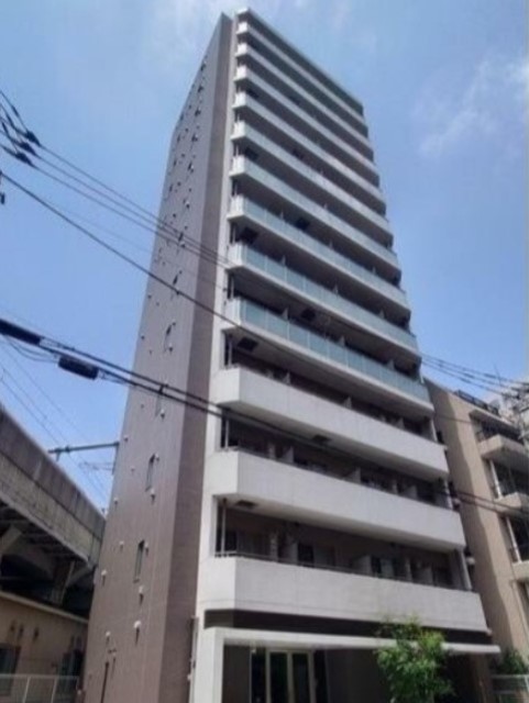 建物外観　１３階建ての賃貸マンション