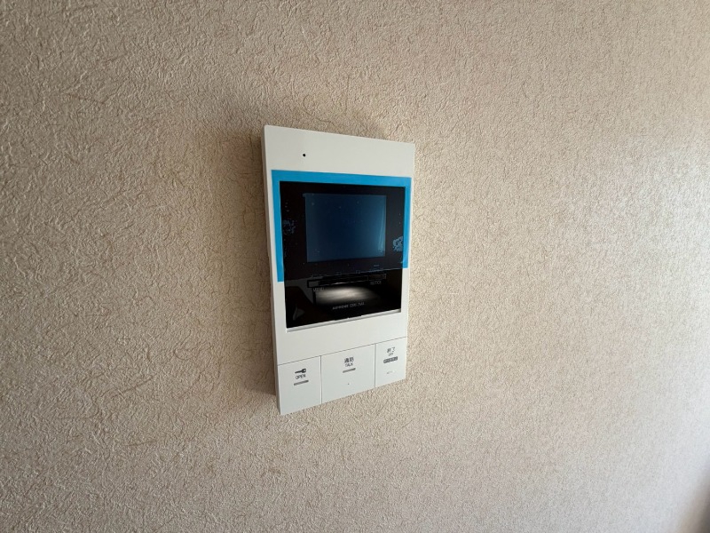 セキュリティ　ＴＶモニター付インターホンです。来客者の顔が見えるので安心！