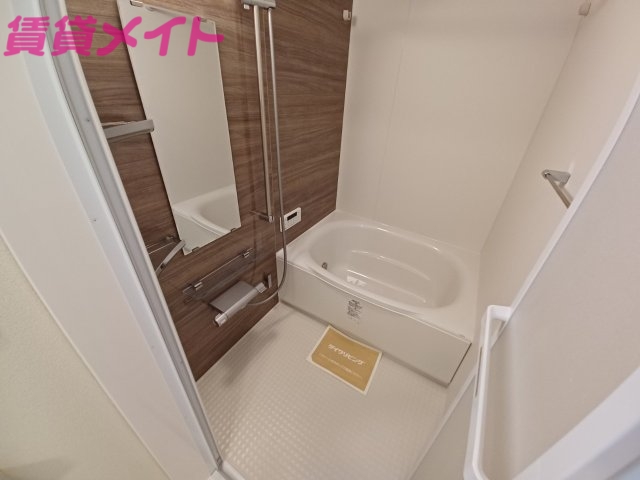 バス・シャワールーム　同建物別部屋写真です