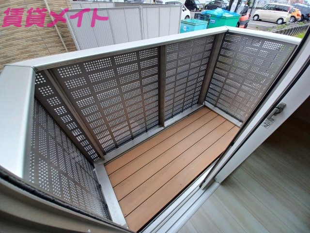 バルコニー　同建物別部屋写真です